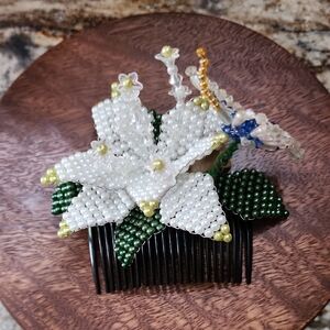 HANDMADE elegant White Floral Beaded Hair Comb
